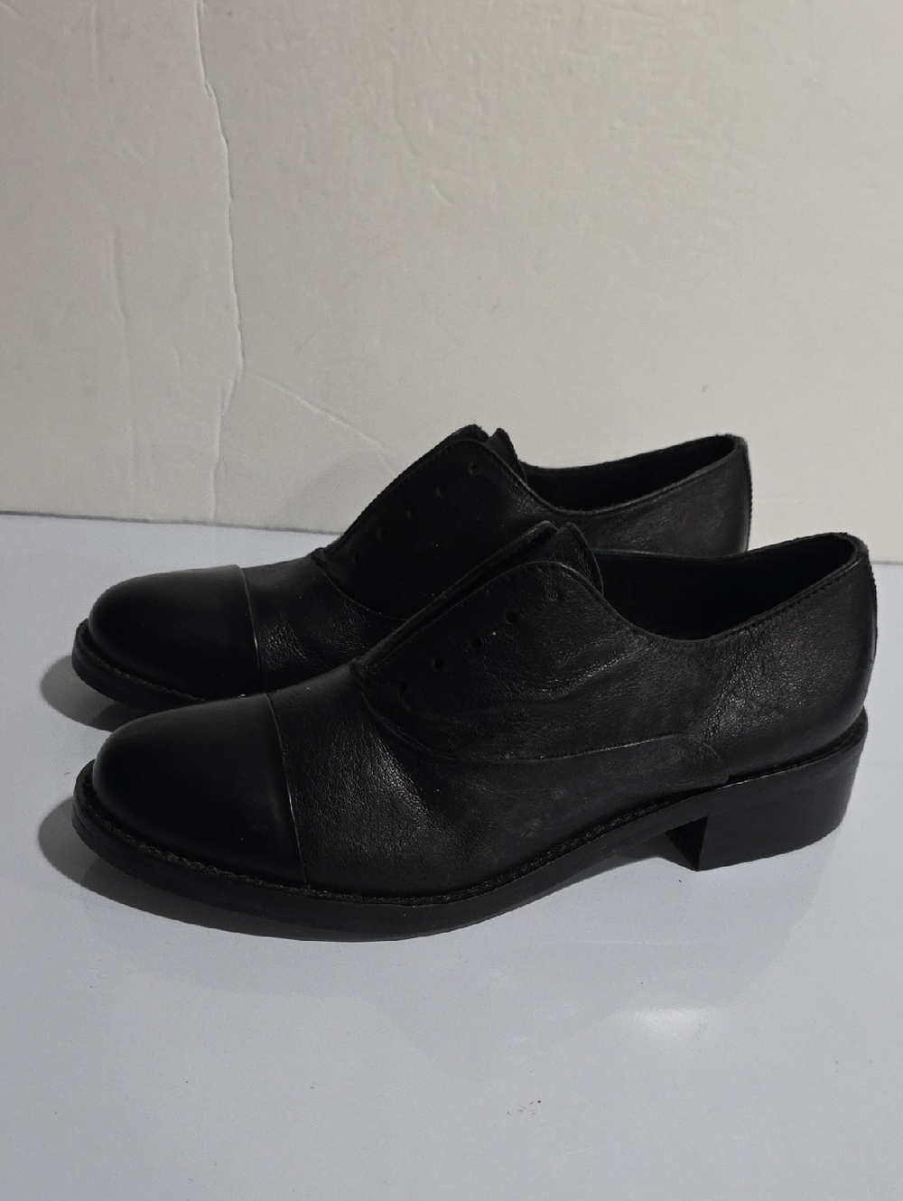 La Canadienne Womens Flats Black Leather Cap-Toe Dress Shoes Size 35 Size 5